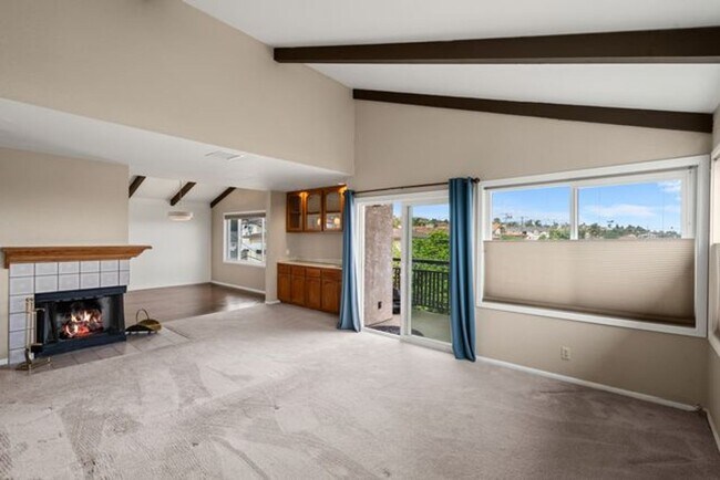 Foto del edificio - Top Floor Harbor View Condo 2 bed-2 bath