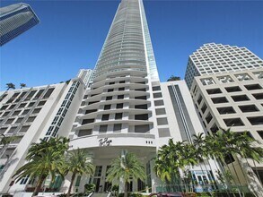 Building Photo - 950 Brickell Bay Dr