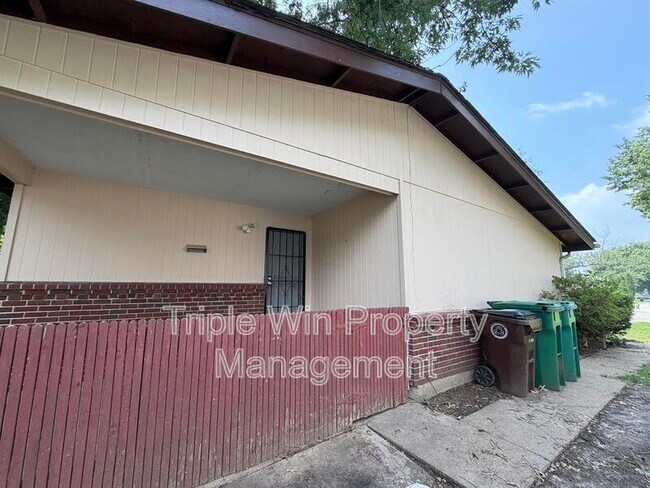 Foto del edificio - 11050 Linnell Dr