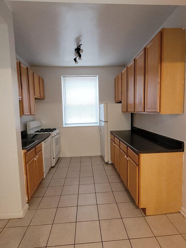 Foto del edificio - 7324 N Ridge Blvd