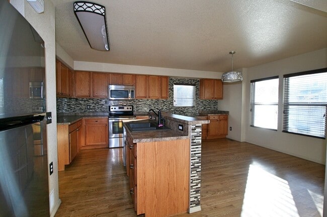 Foto del edificio - Stunning 4 Bedroom Home in Indigo Ranch!