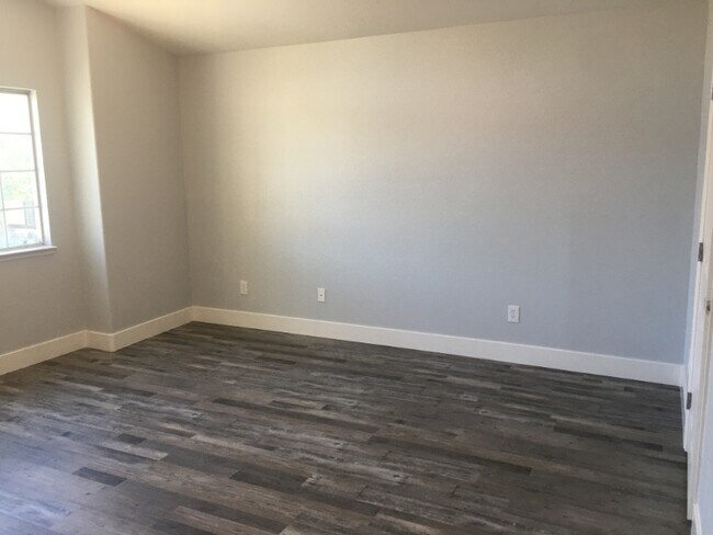 Building Photo - 8669 Gossamer Way