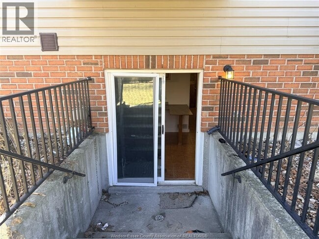 Building Photo - 1126 Banwell Rd