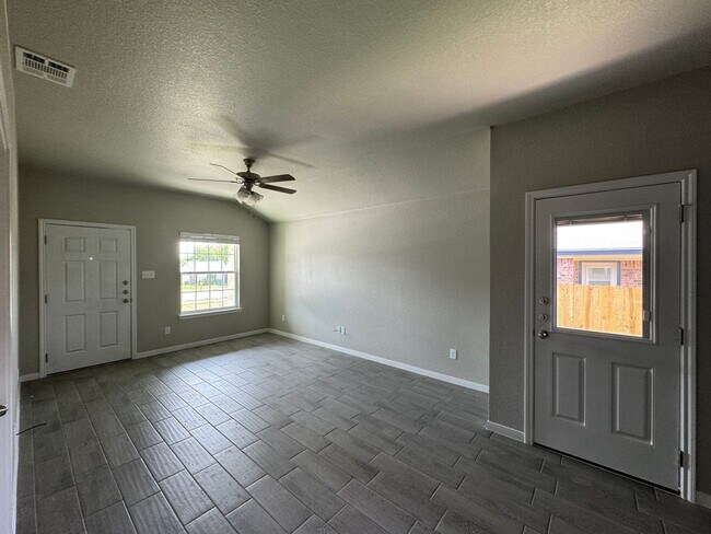 Building Photo - 1616 Indian Trail
