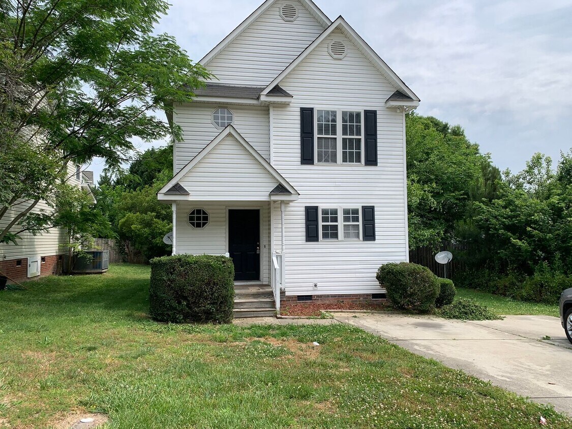 4640 Valley Stream Dr Unit 4640, Raleigh, NC 27616 Room for Rent in