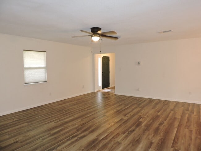 Building Photo - Lots of updates!