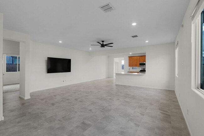 Foto del edificio - 4 Bedroom, 2 Bath - Fantastic Views of the...