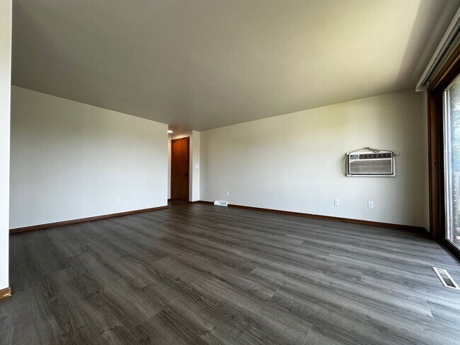 Building Photo - 3033-3035 Humboldt Rd. DUPLEX