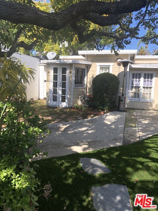 Foto del edificio - 8977 3/4-8974 Keith Ave