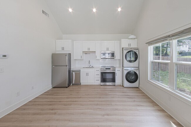 Foto del edificio - 2400 Lowe St NW