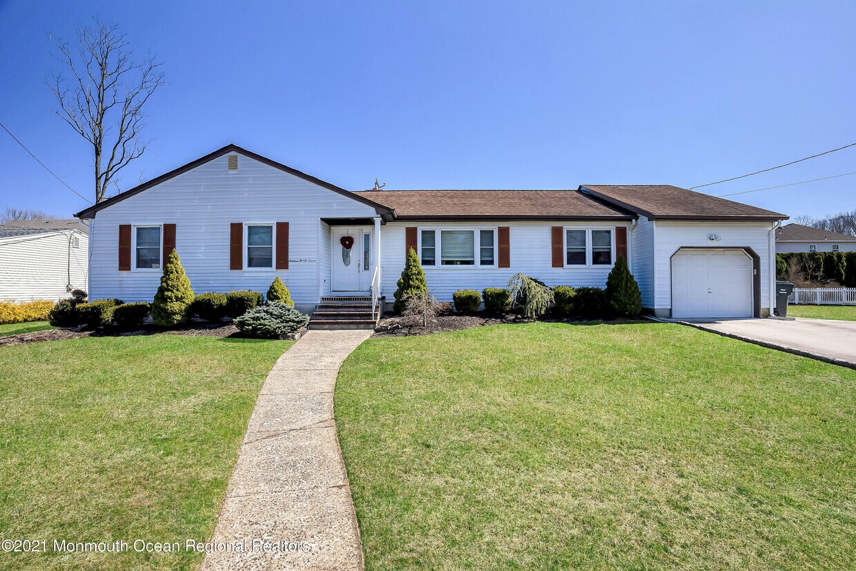 Primary Photo - 1637 Holbrook St
