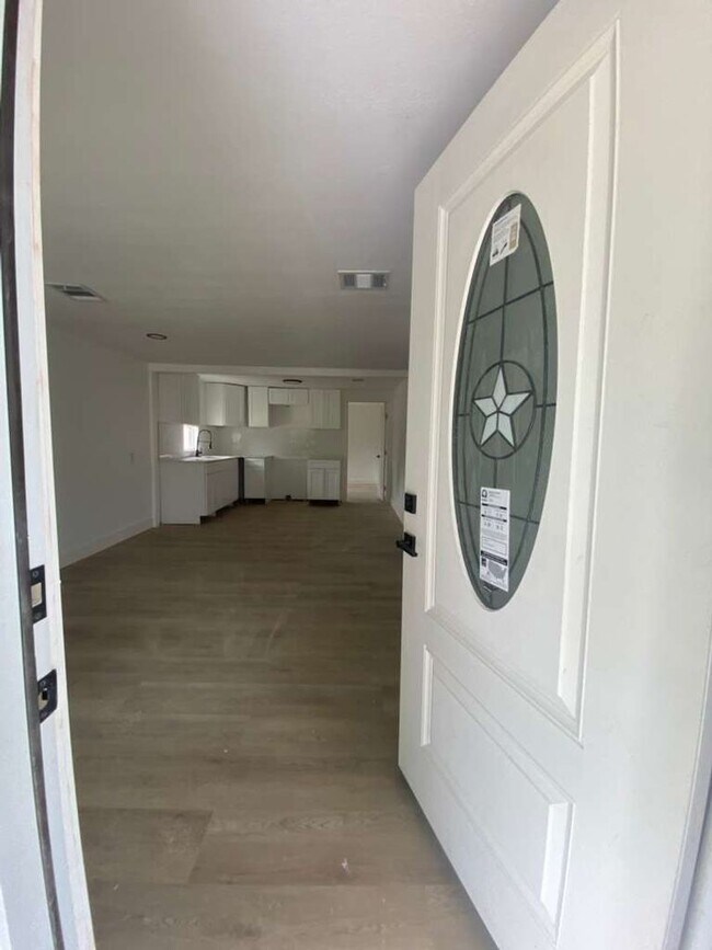 Foto del edificio - BEAUTIFUL HOME IN HOUSTON. MOVE IN READY!.