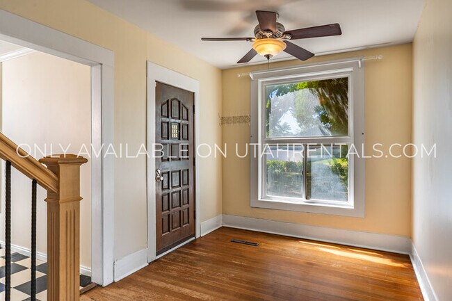 Building Photo - 10470 S Columbine Cir