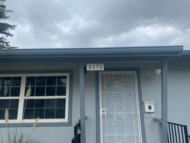 Building Photo - CHARMING COTTAGE IN DOWNTOWN PLEASANTON!