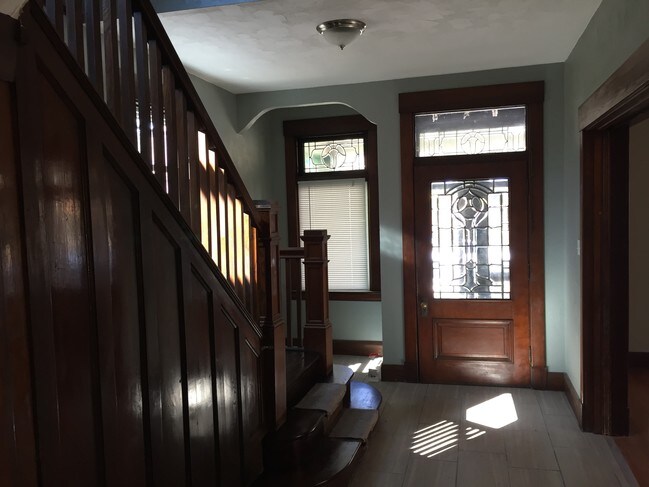 Building Photo - 428 Edgemont St