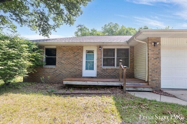 Foto del edificio - 218-220 Pine Ridge Rd