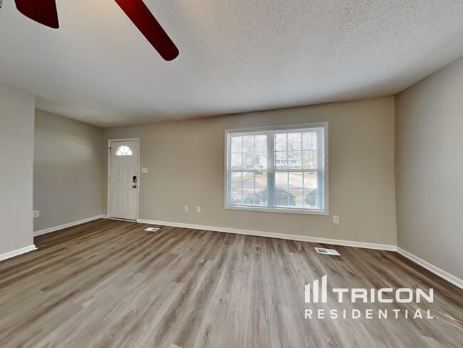 Building Photo - 3008 Brittany Dr
