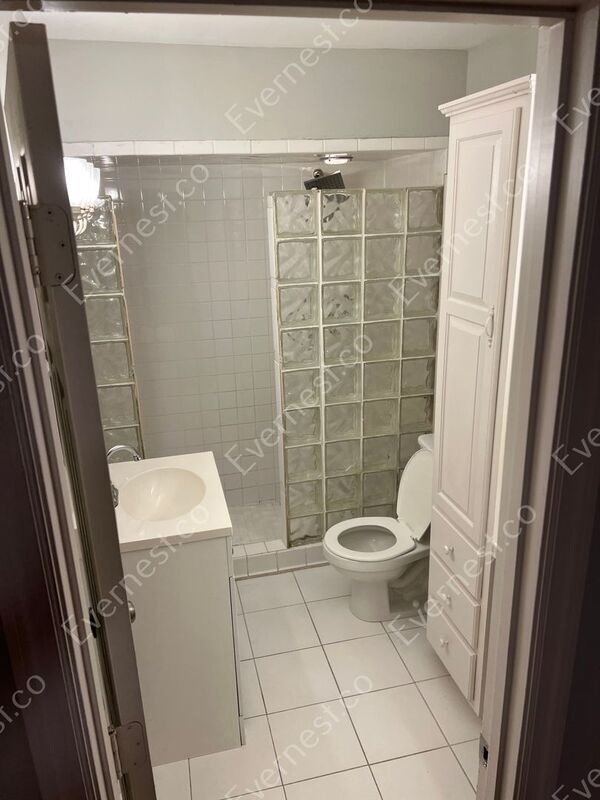Building Photo - 817 Oakland Dr