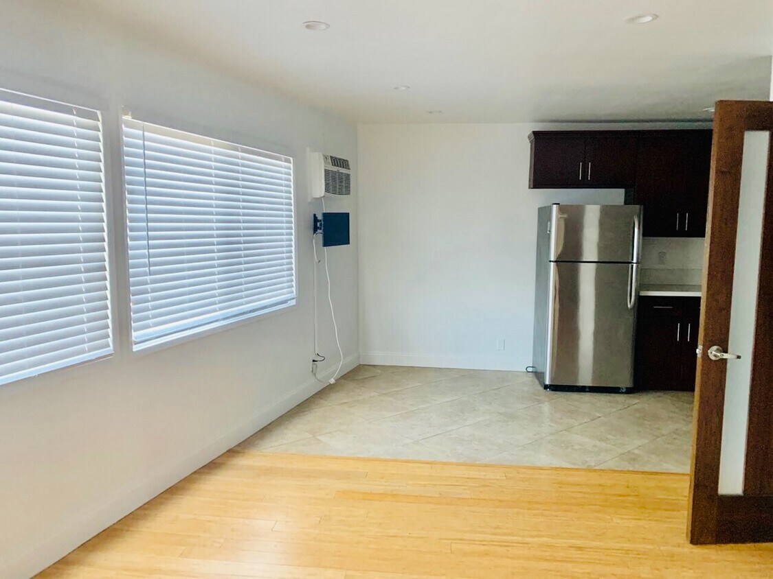 Foto principal - 913 Pico Blvd
