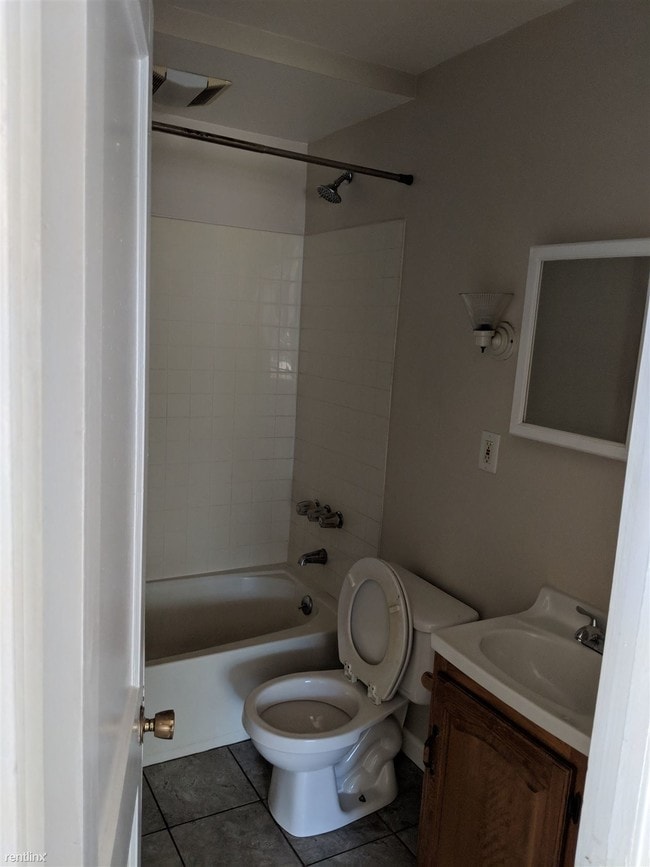 Building Photo - 1 br, 1 bath Duplex - 701 Townsend St  Apt.
