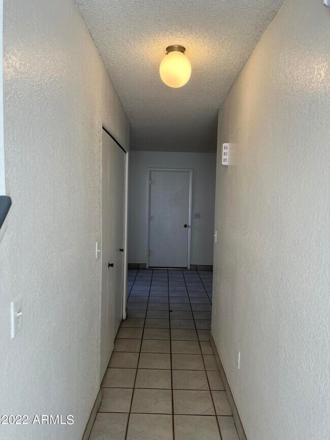 Foto del edificio - 1524 N Apache Dr