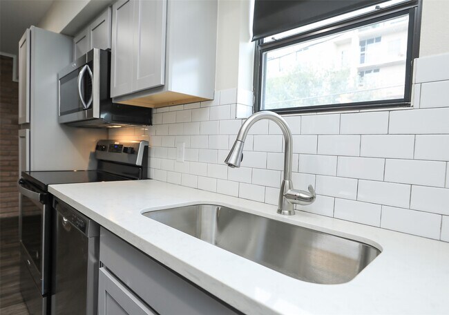 Foto del edificio - 5504 La Branch St