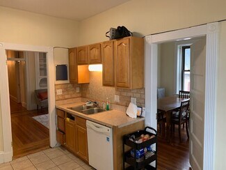 Building Photo - 66 Clifford St