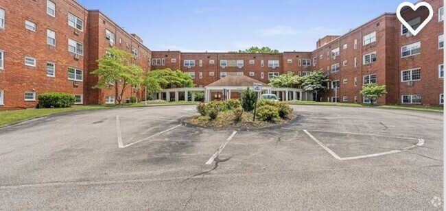 Building Photo - 5900 Babcock Blvd