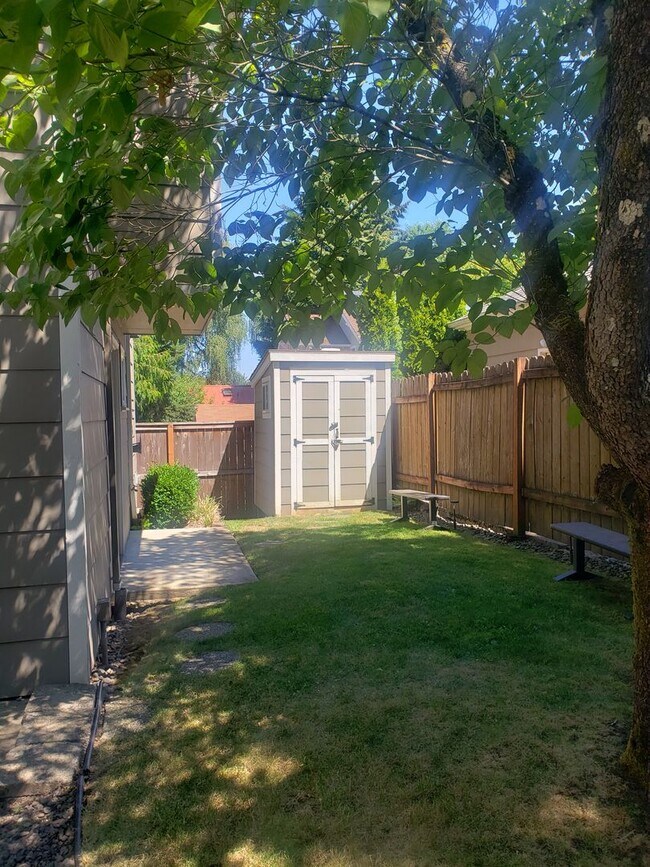 Foto del edificio - Two Story Modern Home in Heart of SE Portland