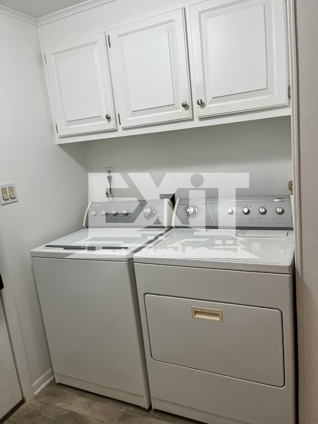 Building Photo - 2 Bedroom, 2 Bath Home located in Tanglewo...