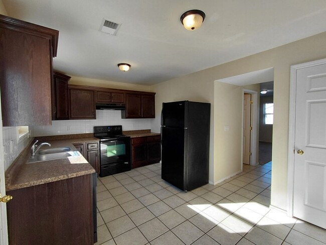 Building Photo - 24444 Sounder Ln