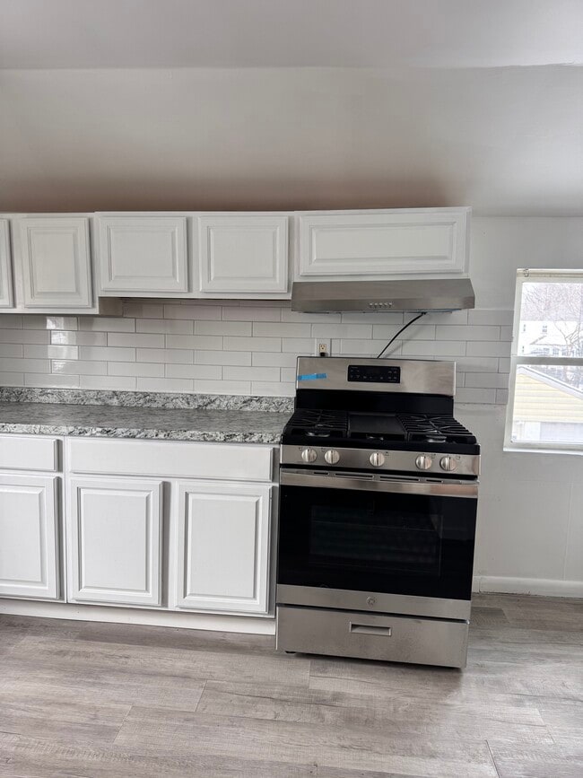 Building Photo - 567 Boulevard