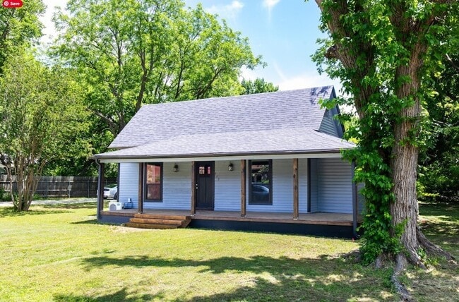 Building Photo - 223 E Shreveport St