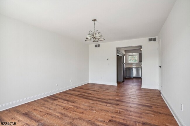 Building Photo - 1006 Unicorn Way