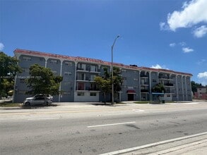 Building Photo - 13725 NE 6th Ave