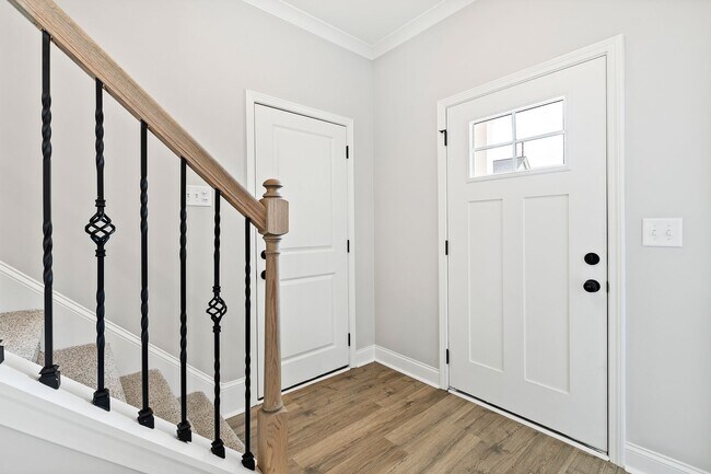Foto del edificio - Charming 4-Bed Home with Office & 1st Floo...