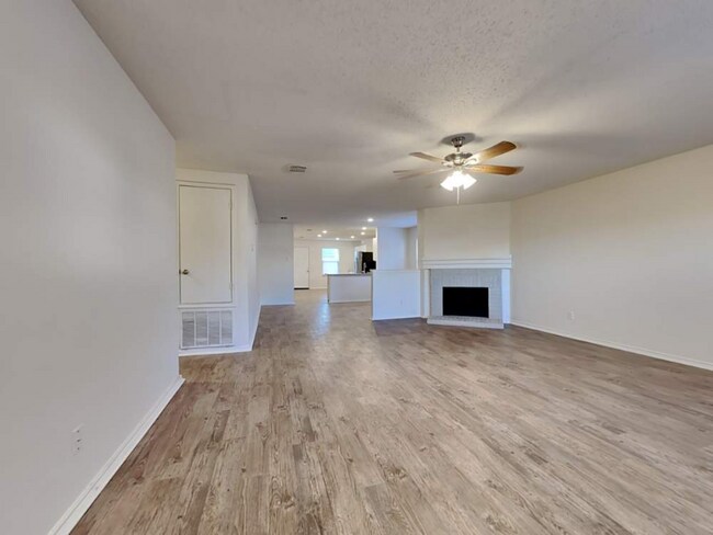 Building Photo - 3912 Fox Run Dr