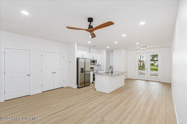 Building Photo - 176 Sunset Dr