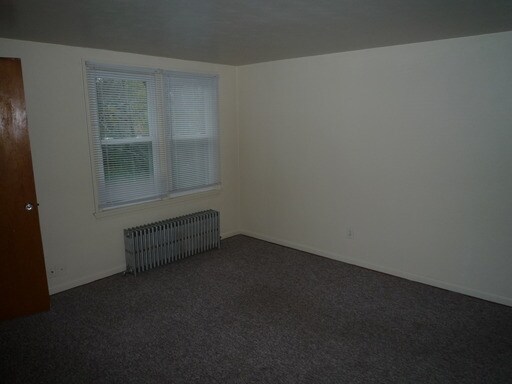 Building Photo - 4620 Middle Dr