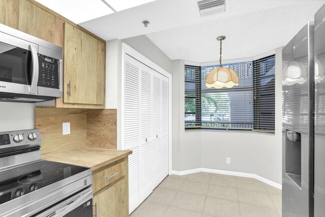 Building Photo - 6620 Boca Del Mar Dr