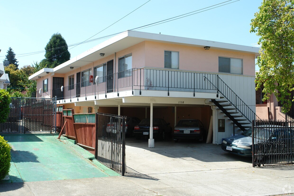 Primary Photo - 1138 Addison St