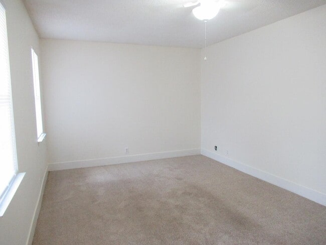 Building Photo - 970 Jessamine Trail