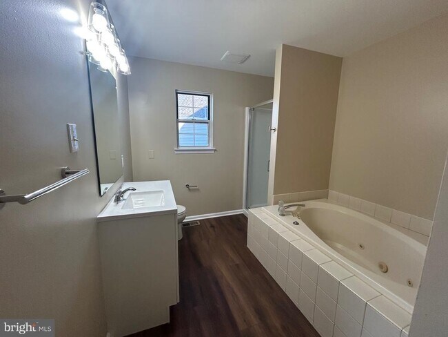Foto del edificio - 1020 Hillsboro Ct