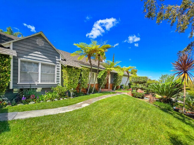 Building Photo - 3690 Crownridge Dr