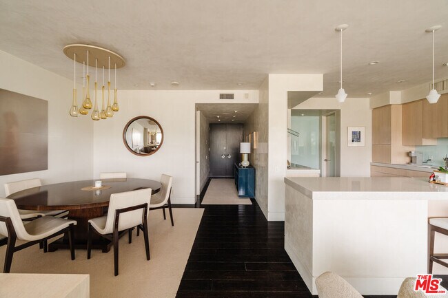 Foto del edificio - 9255 Doheny Rd