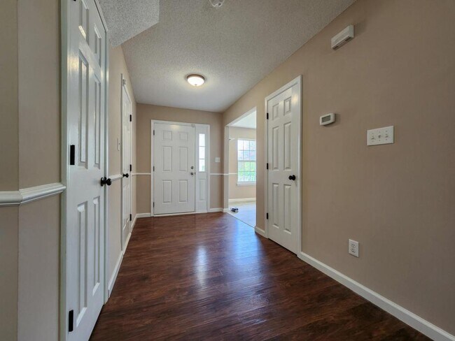 Building Photo - 6000 Crayford Dr