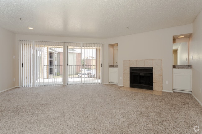 2BR,2BA - 902SF B4 - LIVING AREA - Buena Vista Apartments