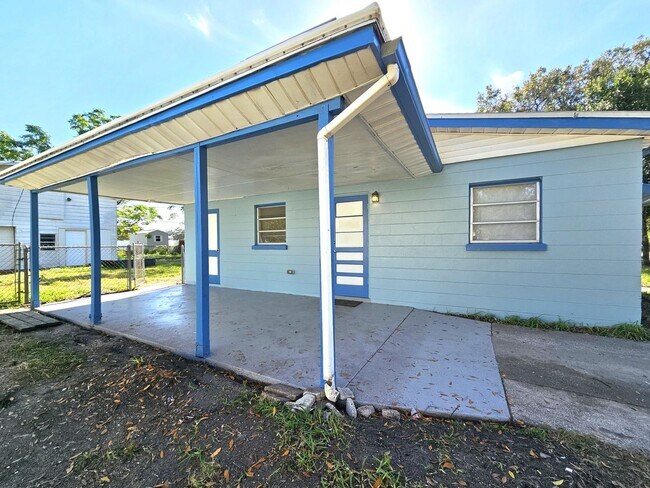 Foto del edificio - 3-bedroom, 1-bathroom home located in the ...