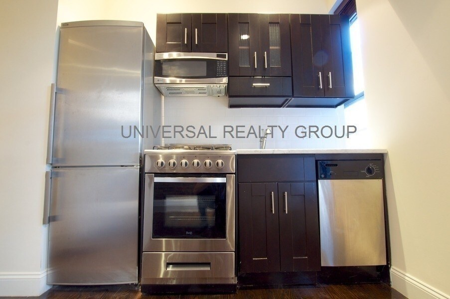 Primary Photo - 335 E 9th St