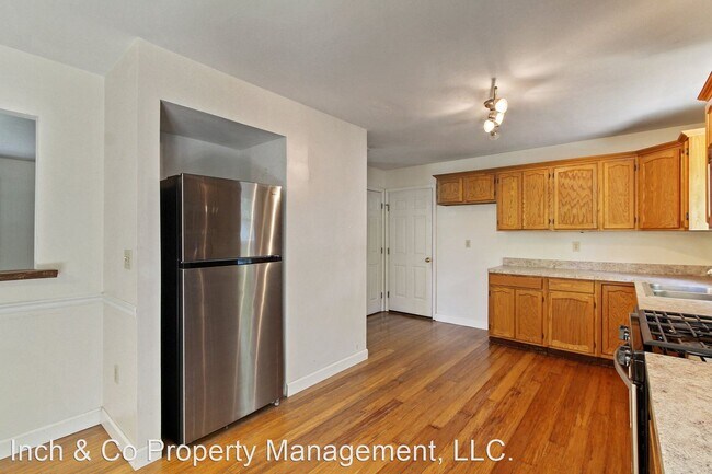 Building Photo - 4 br, 2 bath House - 10 Hickory Dr.